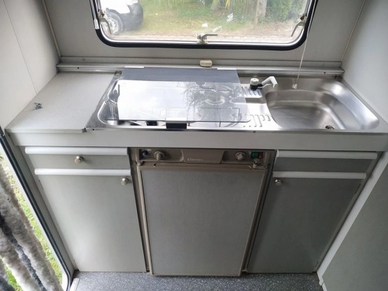                         Przyczepa kempingowa Beyerland Sprinter 430 MD 1995 rok - zdjęcie 5
                        