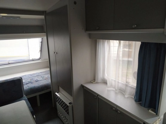                         Przyczepa kempingowa Beyerland Sprinter 430 MD 1995 rok - zdjęcie 7
                        