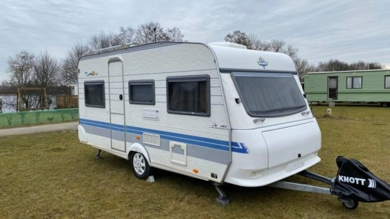                         Przyczepa Hobby 450 UFE 2001 r., nowy tył - zdjęcie 1
                        