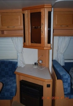                         Przyczepa kempingowa Hobby Prestige 650 z przedsionkiem - zdjęcie 10
                        