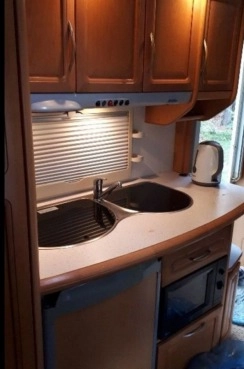                         Przyczepa kempingowa Hobby Prestige 650 z przedsionkiem - zdjęcie 7
                        