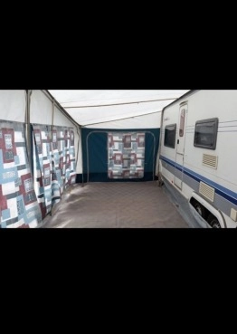                         Przyczepa kempingowa Hobby Prestige 650 z przedsionkiem - zdjęcie 9
                        