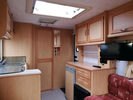                         Przyczepa kempingowa Elddis 2 os. z 2004 r. - zdjęcie 10
                        