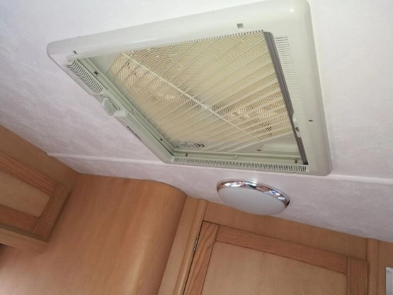                         Przyczepa kempingowa Elddis 2 os. z 2004 r. - zdjęcie 11
                        