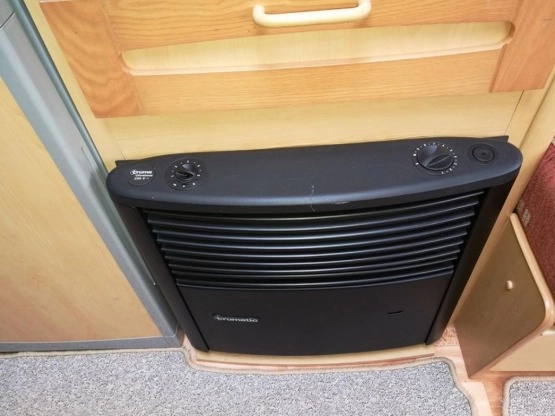                         Przyczepa kempingowa Elddis 2 os. z 2004 r. - zdjęcie 26
                        