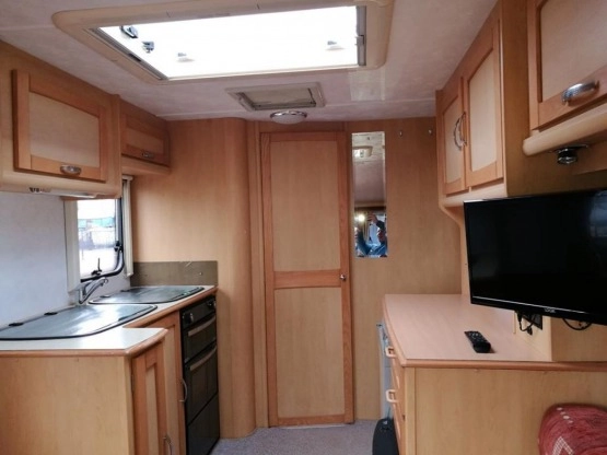                         Przyczepa kempingowa Elddis 2 os. z 2004 r. - zdjęcie 31
                        