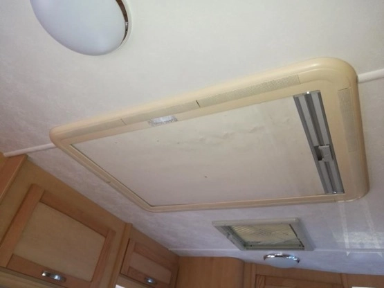                         Przyczepa kempingowa Elddis 2 os. z 2004 r. - zdjęcie 32
                        