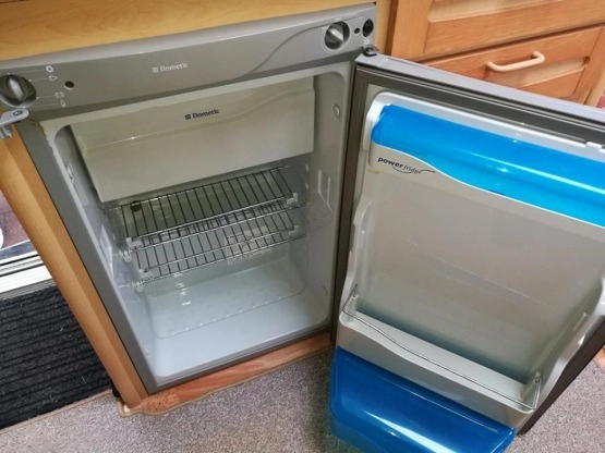                         Przyczepa kempingowa Elddis 2 os. z 2004 r. - zdjęcie 7
                        