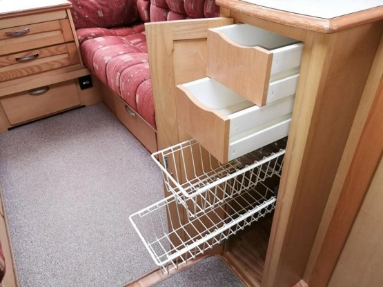                         Przyczepa kempingowa Elddis 2 os. z 2004 r. - zdjęcie 8
                        