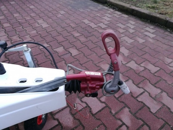                         Przyczepa kempingowa SWIFT 4 os. 2004 z napędem, przedsionkiem, pokrowcem - zdjęcie 11
                        