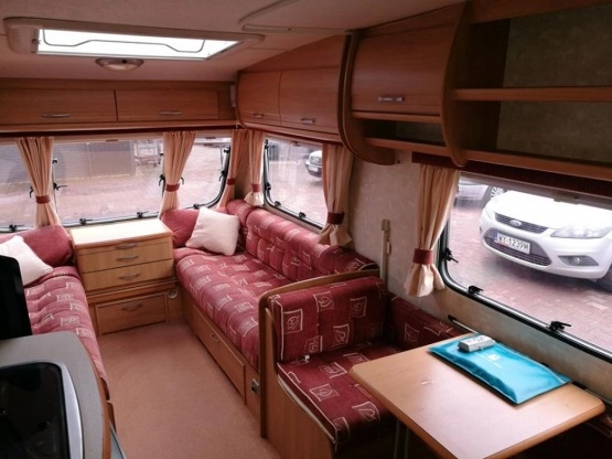                         Przyczepa kempingowa SWIFT 4 os. 2004 z napędem, przedsionkiem, pokrowcem - zdjęcie 14
                        