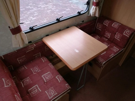                         Przyczepa kempingowa SWIFT 4 os. 2004 z napędem, przedsionkiem, pokrowcem - zdjęcie 16
                        