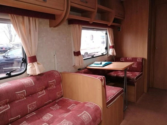                         Przyczepa kempingowa SWIFT 4 os. 2004 z napędem, przedsionkiem, pokrowcem - zdjęcie 18
                        