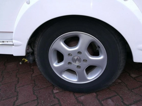                         Przyczepa kempingowa SWIFT 4 os. 2004 z napędem, przedsionkiem, pokrowcem - zdjęcie 19
                        