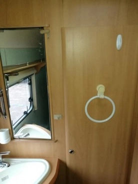                         Przyczepa kempingowa SWIFT 4 os. 2004 z napędem, przedsionkiem, pokrowcem - zdjęcie 20
                        