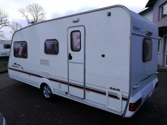                        Przyczepa kempingowa SWIFT 4 os. 2004 z napędem, przedsionkiem, pokrowcem - zdjęcie 23
                        