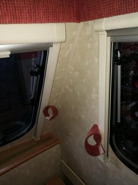                         Przyczepa kempingowa SWIFT 4 os. 2004 z napędem, przedsionkiem, pokrowcem - zdjęcie 38
                        