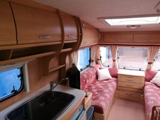                         Przyczepa kempingowa SWIFT 4 os. 2004 z napędem, przedsionkiem, pokrowcem - zdjęcie 3
                        