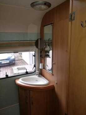                         Przyczepa kempingowa SWIFT 4 os. 2004 z napędem, przedsionkiem, pokrowcem - zdjęcie 5
                        