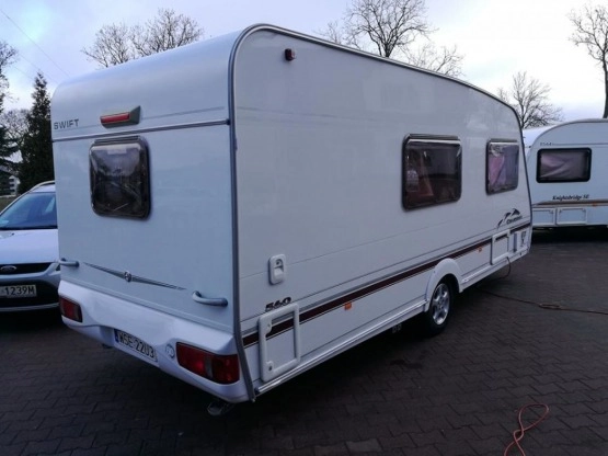                         Przyczepa kempingowa SWIFT 4 os. 2004 z napędem, przedsionkiem, pokrowcem - zdjęcie 6
                        