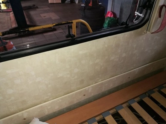                         Przyczepa kempingowa SWIFT 4 os. 2004 z napędem, przedsionkiem, pokrowcem - zdjęcie 7
                        