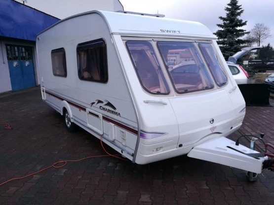                         Przyczepa kempingowa SWIFT 4 os. 2004 z napędem, przedsionkiem, pokrowcem - zdjęcie 8
                        