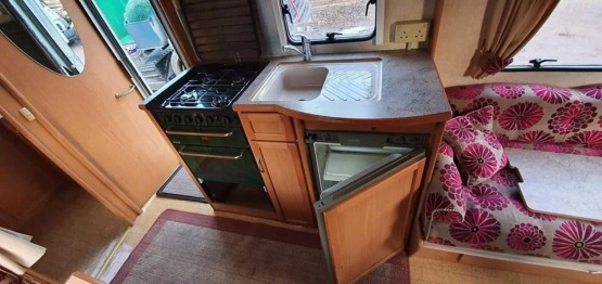                         Przyczepa kempingowa Elard Clarion 490/4L 100% sucha, łóżko piętrowe, 5 osób. Okazja!  - zdjęcie 5
                        