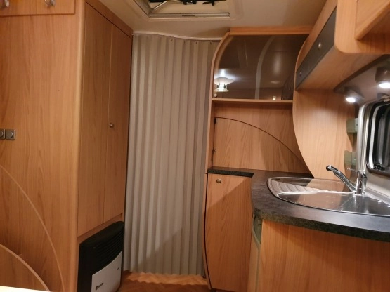                         Bürstner Belcanto 455TS, rocznik 2006, MOVER, Markiza lub przedsionek, bagażnik na rowery - zdjęcie 4
                        