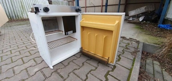                         Lodówka  na gaz, prąd, 12 V i 220 V do przyczepy kempingowej, kampera, jachtu i nie tylko. Sprawna. Wysyłka - zdjęcie 1
                        