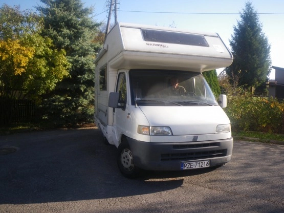                         Sprzedam Camper-Fiat Ducato (z alkową)-1995r-140 tys.km-5 osobowy-bardzo zadbany - zdjęcie 11
                        