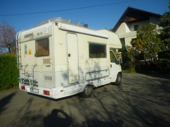                         Sprzedam Camper-Fiat Ducato (z alkową)-1995r-140 tys.km-5 osobowy-bardzo zadbany - zdjęcie 12
                        