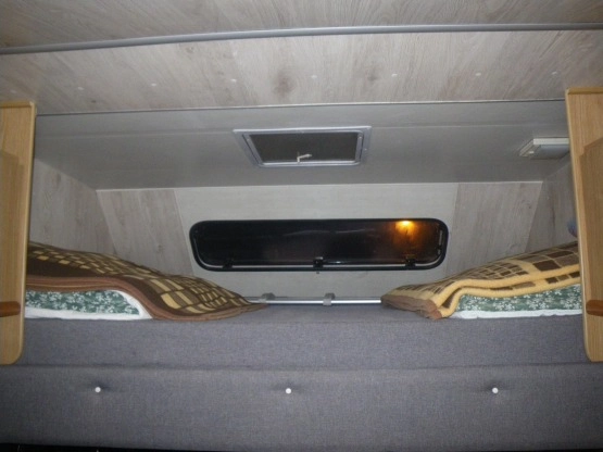                         Sprzedam Camper-Fiat Ducato (z alkową)-1995r-140 tys.km-5 osobowy-bardzo zadbany - zdjęcie 5
                        