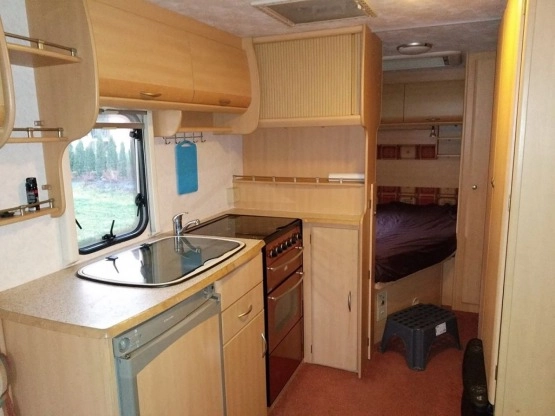                         prywatna przyczepa kempingowa Coachman Amara 530 5 os. 2002 r. - zdjęcie 14
                        