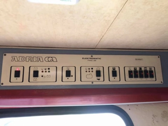                         Kamper Peugeot J5, Adriatik 550e, 2,5 TD, 1989 r. Leszno - zdjęcie 2
                        