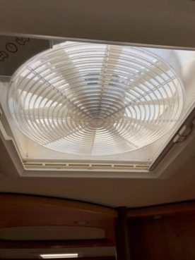                         Carthago C-Tourer T150 H PLUS 3.5T ALKO SAT Solar Bittner 1800W NAVI HAK El. Łóżko Wer. Zimowa - zdjęcie 15
                        