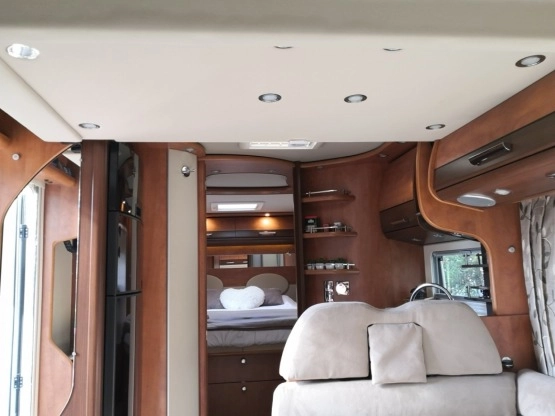                         Carthago C-Tourer T150 H PLUS 3.5T ALKO SAT Solar Bittner 1800W NAVI HAK El. Łóżko Wer. Zimowa - zdjęcie 6
                        