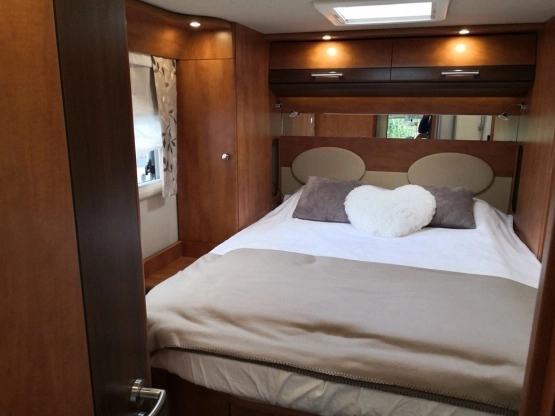                         Carthago C-Tourer T150 H PLUS 3.5T ALKO SAT Solar Bittner 1800W NAVI HAK El. Łóżko Wer. Zimowa - zdjęcie 7
                        