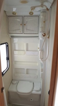                         Przyczepa Kempingowa Hobby 495 Exclusive z PRZEDSIONKIEM - zdjęcie 10
                        