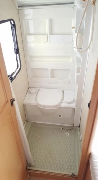                         Przyczepa Kempingowa Hobby 495 Exclusive z PRZEDSIONKIEM - zdjęcie 11
                        