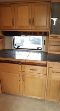                         Przyczepa Kempingowa Hobby 495 Exclusive z PRZEDSIONKIEM - zdjęcie 7
                        