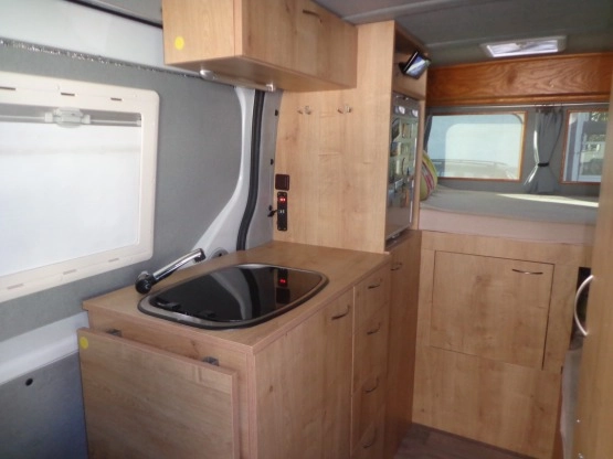                         Sprzedam zgrabnego kamperka - zdjęcie 11
                        