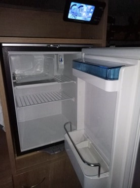                         Sprzedam zgrabnego kamperka - zdjęcie 6
                        