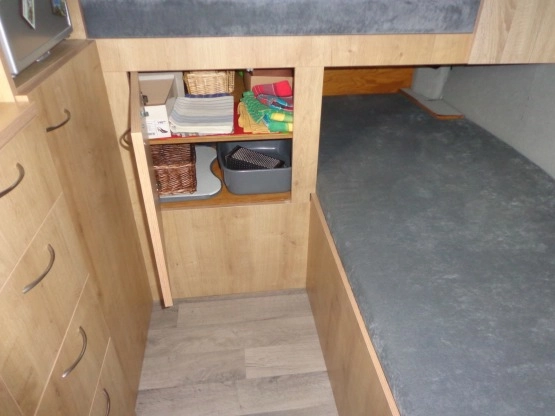                         Sprzedam zgrabnego kamperka - zdjęcie 8
                        