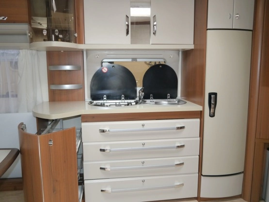                         Przyczepa kempingowa dla osoby niepełnosprawnej, na wózku Hobby 650 Premium - zdjęcie 11
                        