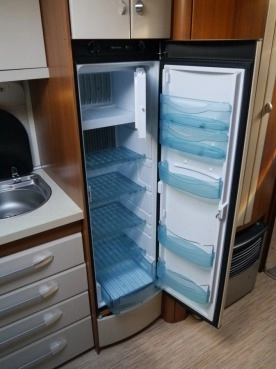                         Przyczepa kempingowa dla osoby niepełnosprawnej, na wózku Hobby 650 Premium - zdjęcie 12
                        