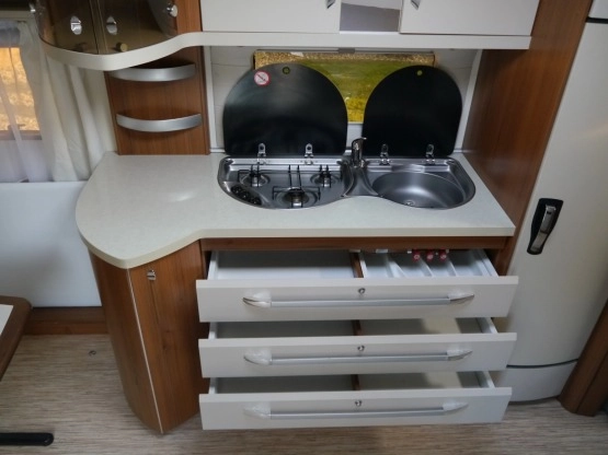                         Przyczepa kempingowa dla osoby niepełnosprawnej, na wózku Hobby 650 Premium - zdjęcie 15
                        