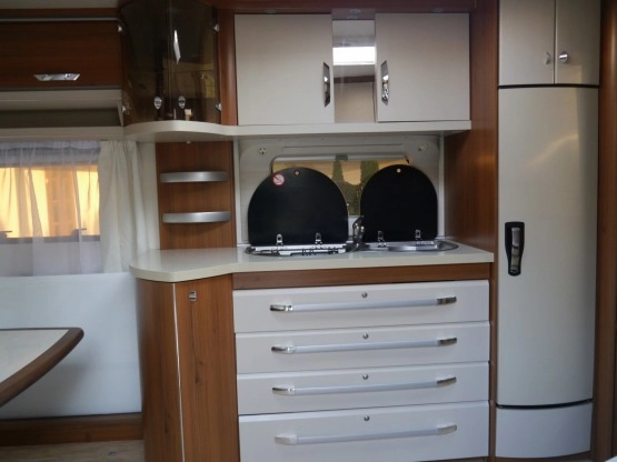                         Przyczepa kempingowa dla osoby niepełnosprawnej, na wózku Hobby 650 Premium - zdjęcie 16
                        