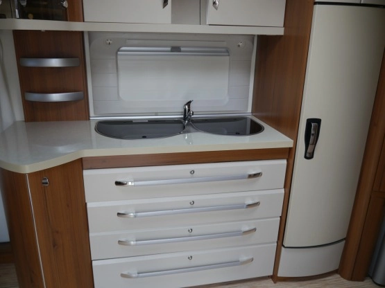                         Przyczepa kempingowa dla osoby niepełnosprawnej, na wózku Hobby 650 Premium - zdjęcie 6
                        