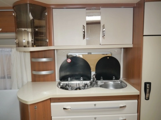                         Przyczepa kempingowa dla osoby niepełnosprawnej, na wózku Hobby 650 Premium - zdjęcie 8
                        