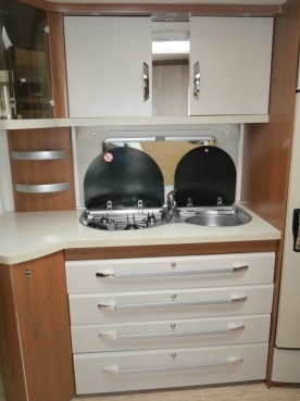                         Przyczepa kempingowa dla osoby niepełnosprawnej, na wózku Hobby 650 Premium - zdjęcie 9
                        